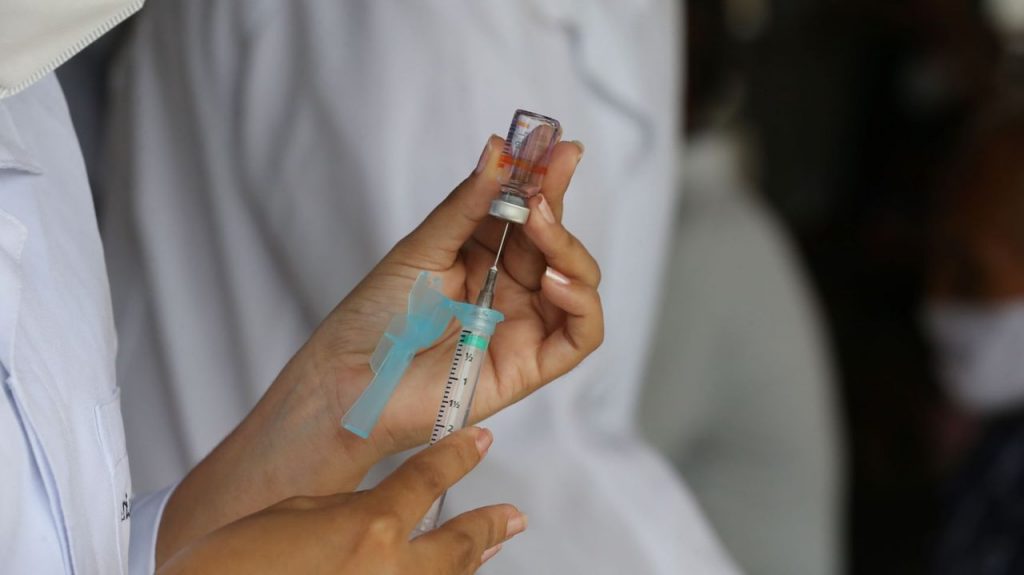 Ministério Público apura denuncias de fura-filas quando da aplicação das vacinas contra a Covid-19.